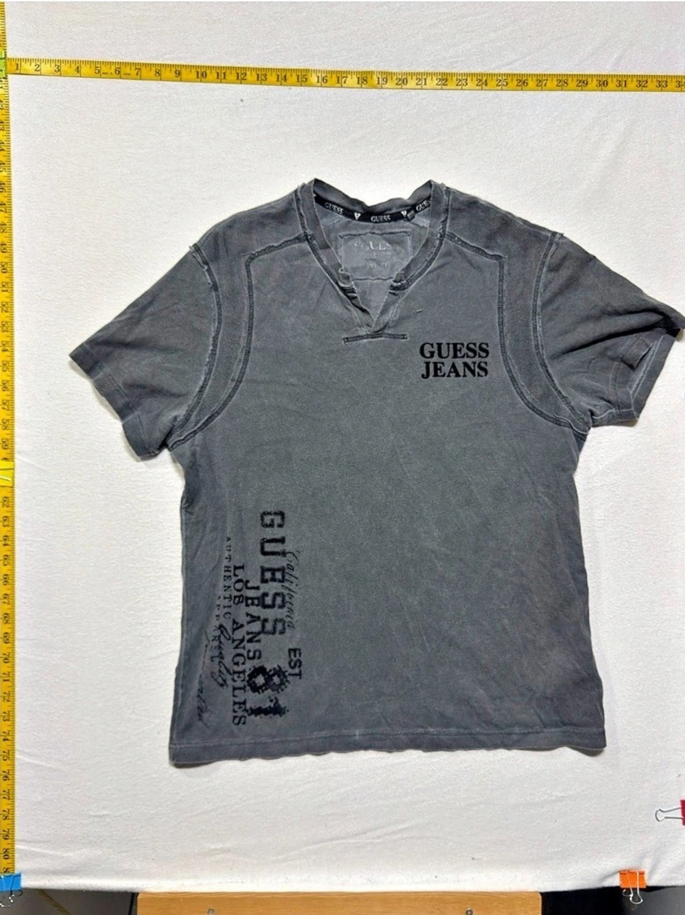 GUESS Jeans Los Angeles 81 Graphic V-Neck T-Shirt in Gray Henley